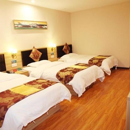 Greentree Alliance Yichang East Yichang Station Hotel Екстериор снимка