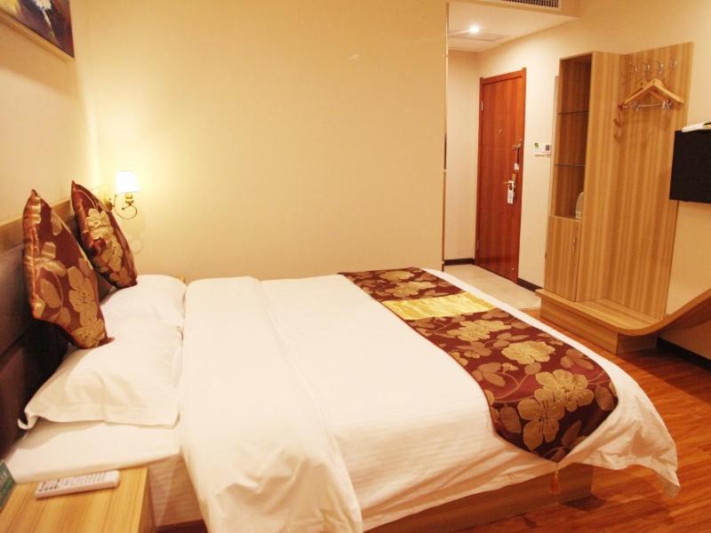 Greentree Alliance Yichang East Yichang Station Hotel Екстериор снимка