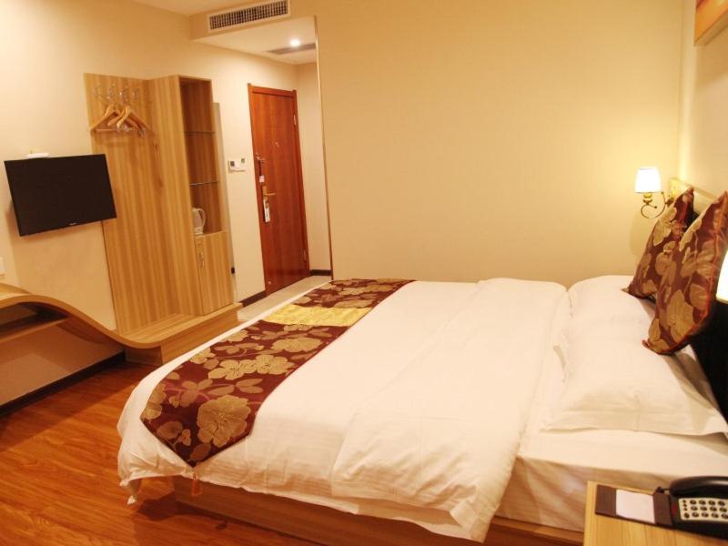 Greentree Alliance Yichang East Yichang Station Hotel Екстериор снимка