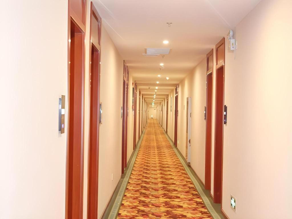 Greentree Alliance Yichang East Yichang Station Hotel Екстериор снимка