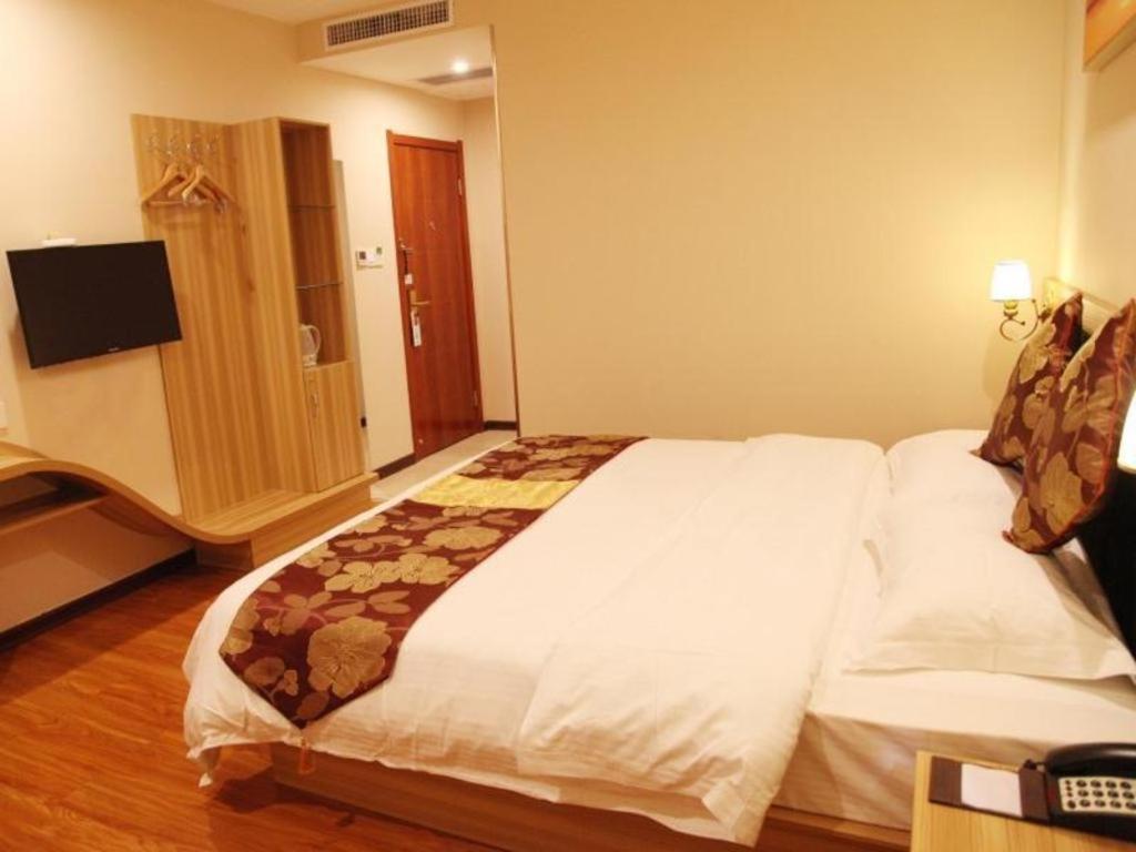Greentree Alliance Yichang East Yichang Station Hotel Екстериор снимка