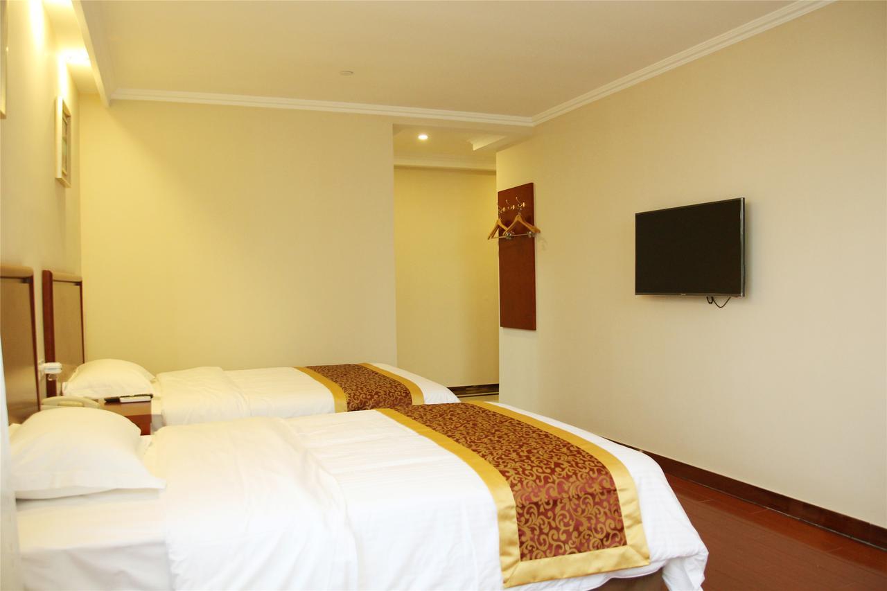 Greentree Alliance Yichang East Yichang Station Hotel Екстериор снимка