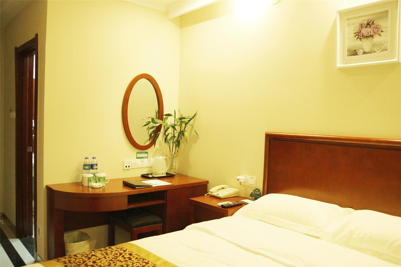 Greentree Alliance Yichang East Yichang Station Hotel Екстериор снимка
