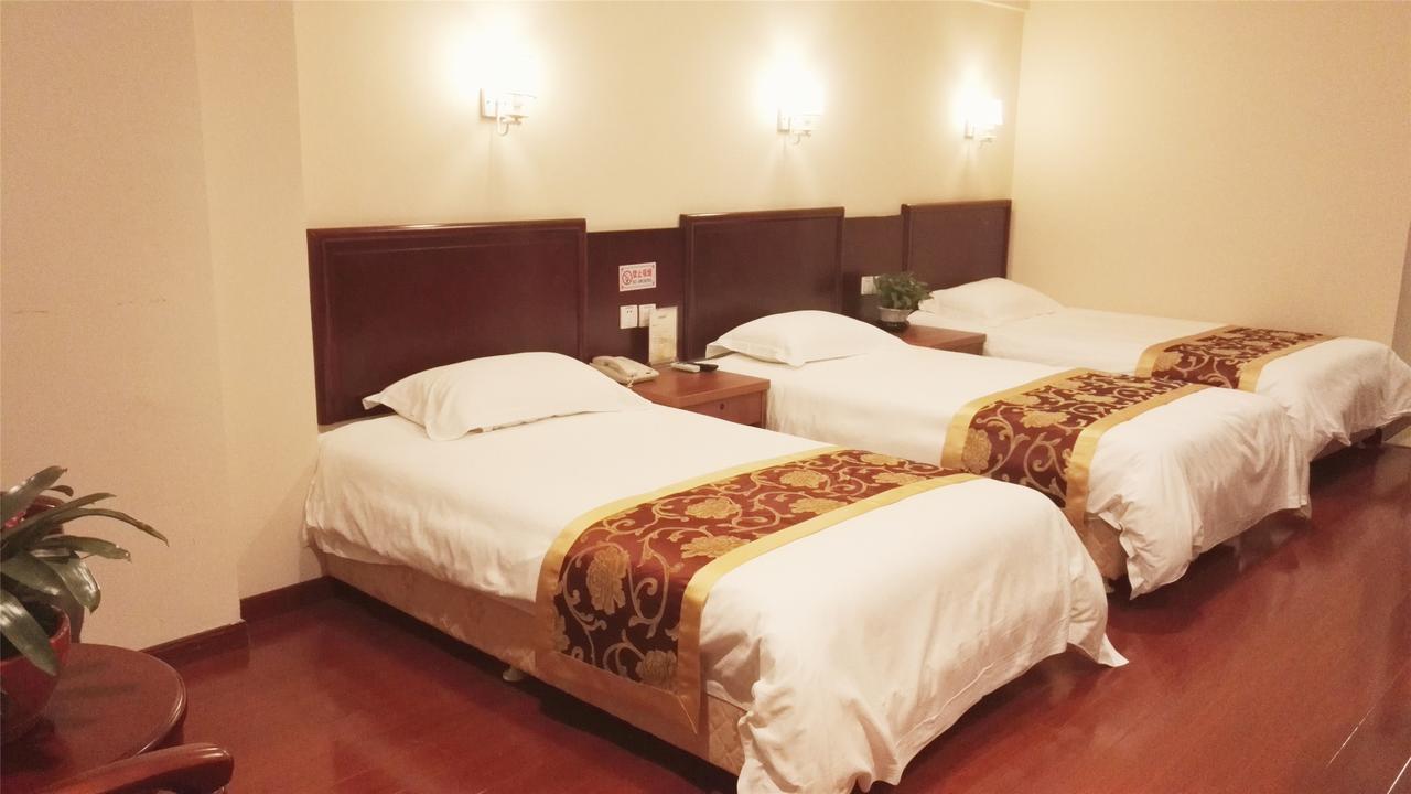 Greentree Alliance Yichang East Yichang Station Hotel Екстериор снимка