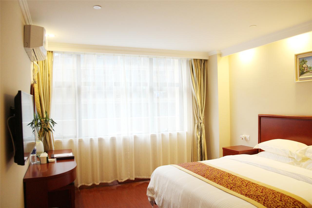 Greentree Alliance Yichang East Yichang Station Hotel Екстериор снимка
